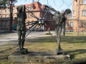 Mensch und Strahlung. Bronze, 1969